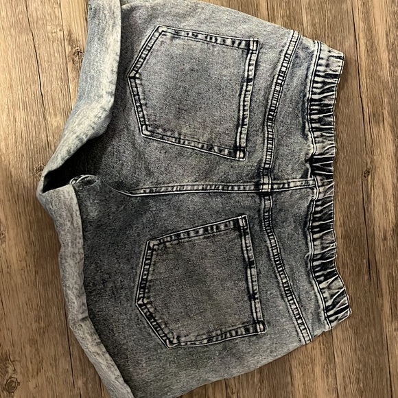 Denim shorts - Picture 2 of 5